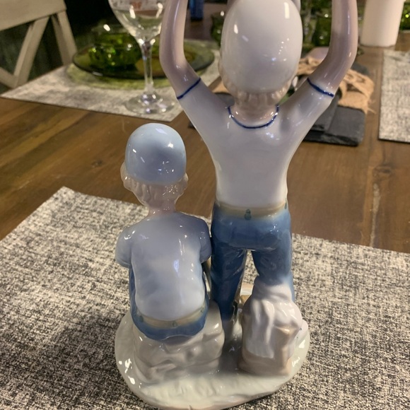 Paul Sebastian "Home Run" fine porcelain figurine - Picture 5 of 8